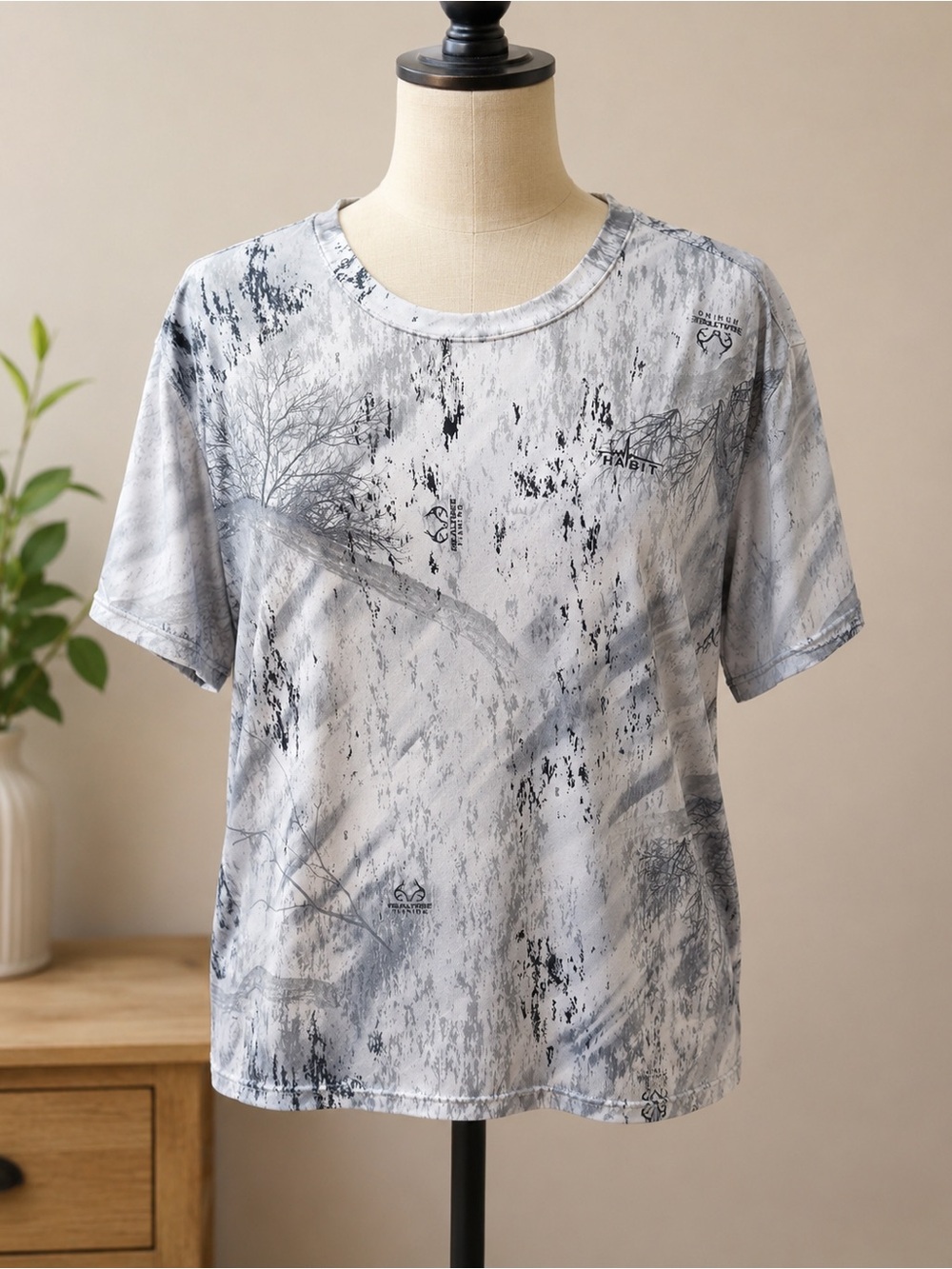 Realtree Light Gray & Black Short Sleeve Camo-Print Tee